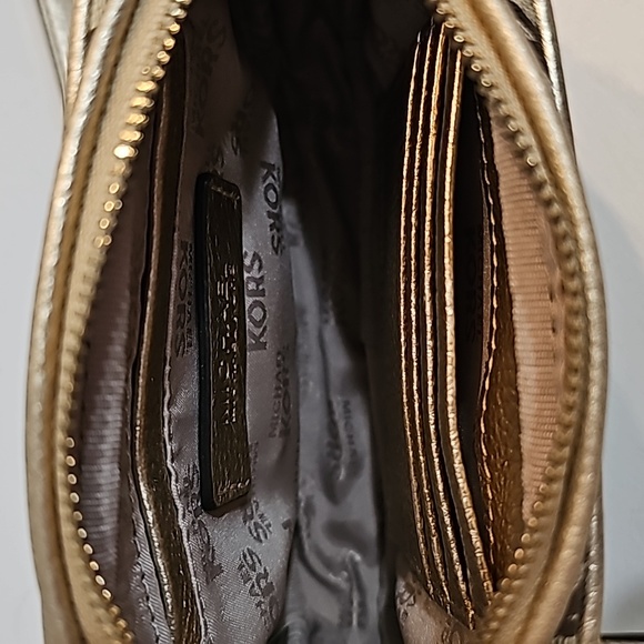 Michael Kors Mini Crossbody LIKE NEW! - Picture 4 of 6